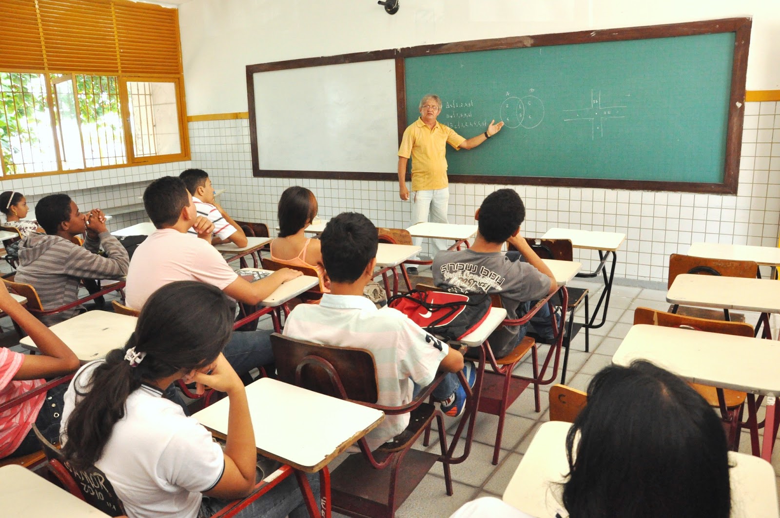 Raio X da educação brasileira: o folclore dos 10% do PIB - Instituto  Mercado Popular